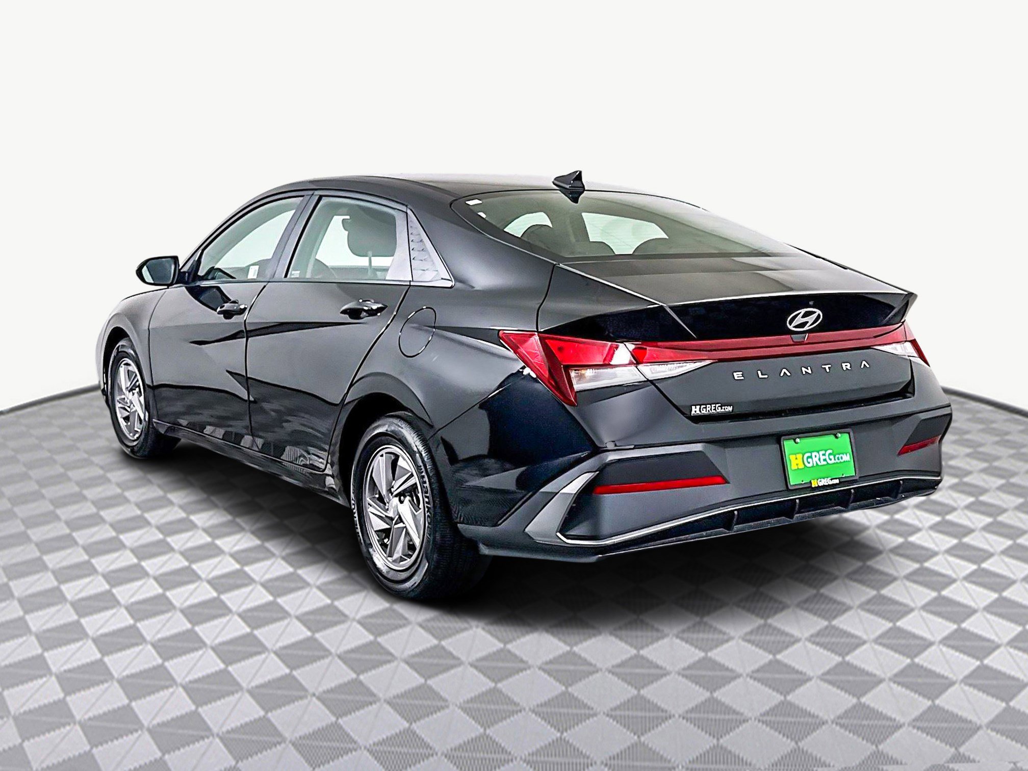 Used 2025 Hyundai Elantra SE image 7