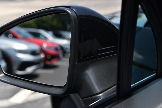 Certified 2023 Volkswagen Tiguan SE w/ Panoramic Sunroof Package AWD/4WD image 9