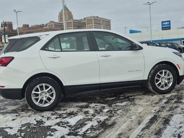 Used 2024 Chevrolet Equinox LS w/ Driver Confidence II Package image 8