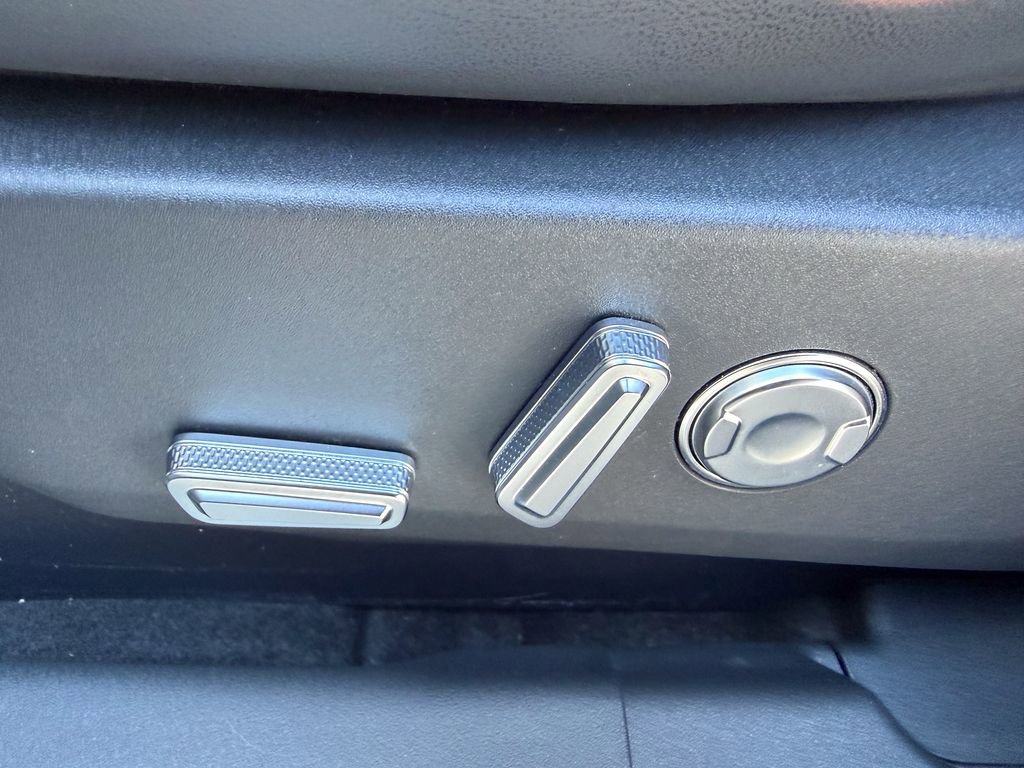 Used 2024 Lincoln Nautilus Reserve w/ Jet Appearance Package (87T) image 13