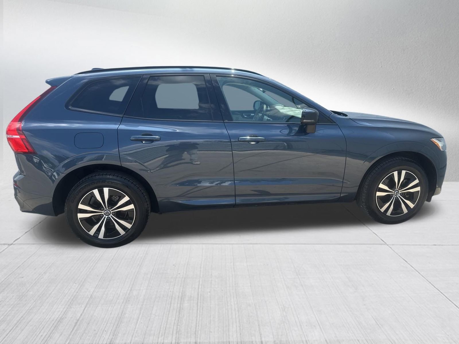 Used 2024 Volvo XC60 B5 Core AWD/4WD image 5