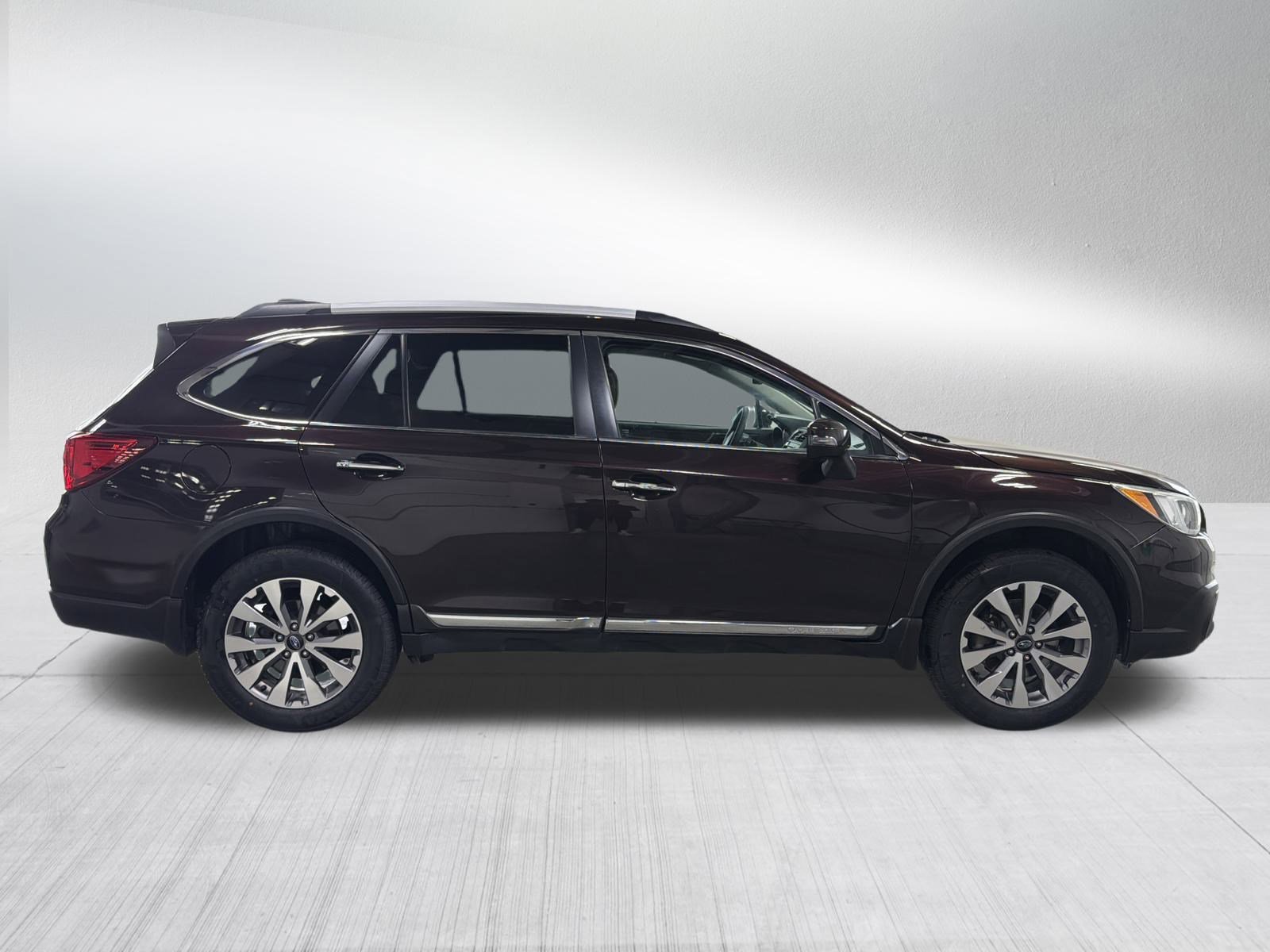 Used 2017 Subaru Outback 2.5i Touring w/ Popular Package #5A image 8