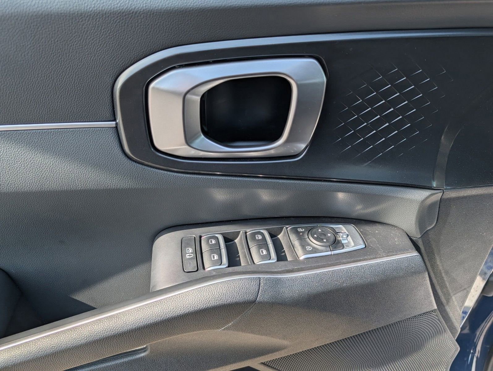 Used 2025 Kia Sorento S w/ Panoramic Sunroof Package image 28