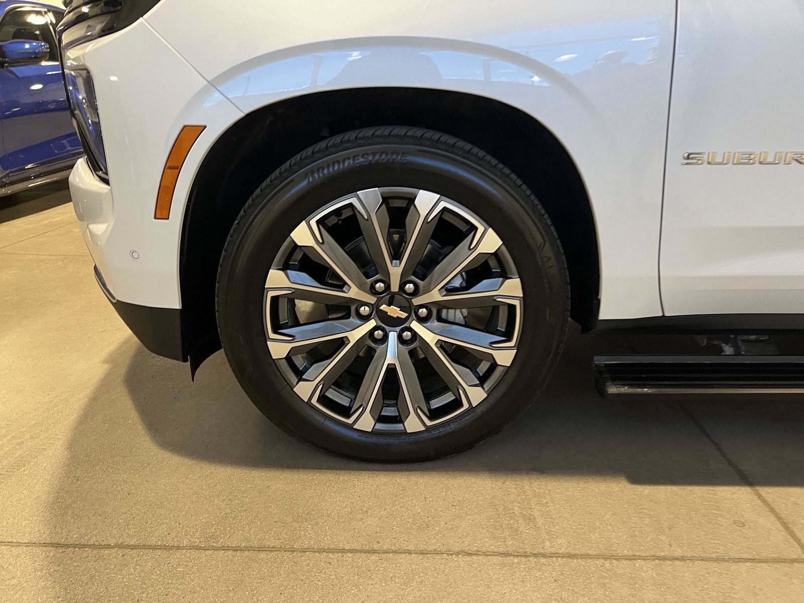 Used 2025 Chevrolet Suburban High Country AWD/4WD image 55