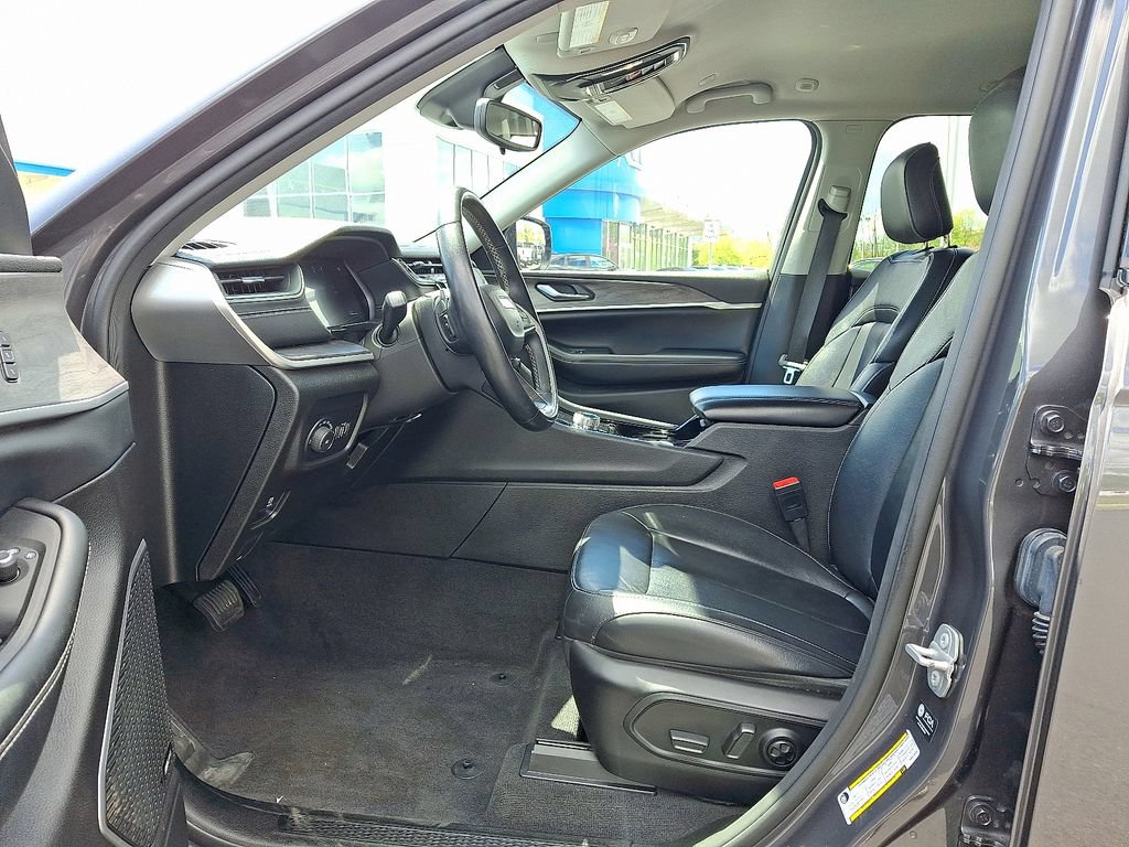 Used 2022 Jeep Grand Cherokee Limited AWD/4WD image 16