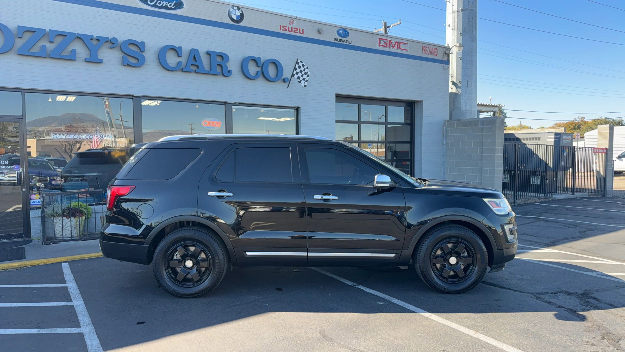 Used 2017 Ford Explorer Platinum image 6