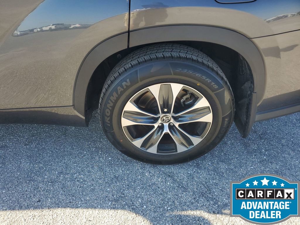 Used 2020 Toyota Highlander XLE image 19