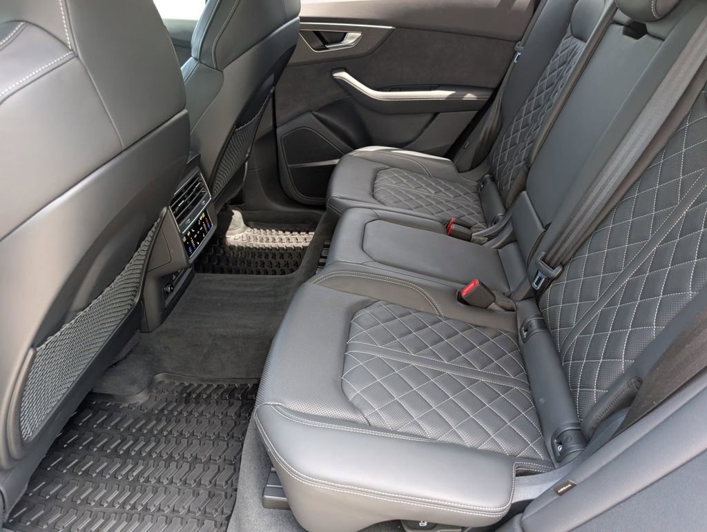 Used 2025 Audi SQ8 Prestige AWD/4WD image 22
