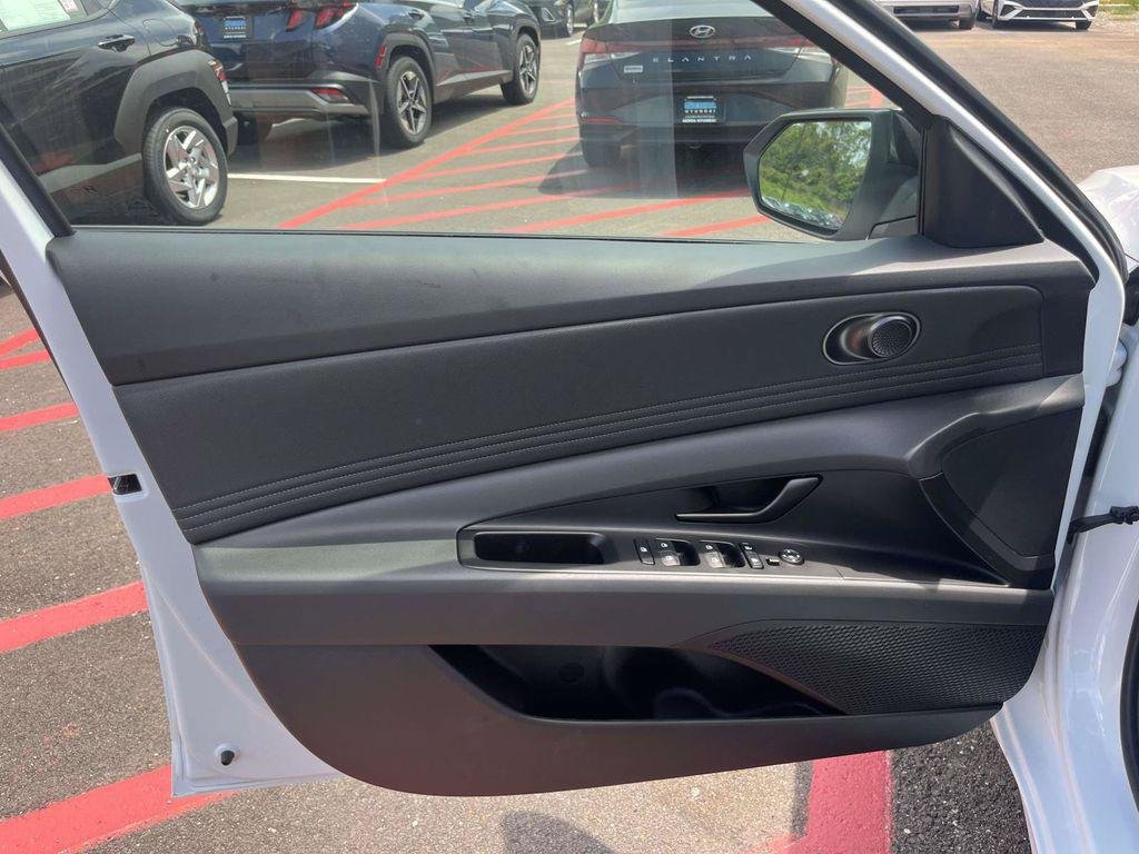 New 2026 Hyundai Elantra SEL Sport FWD image 39