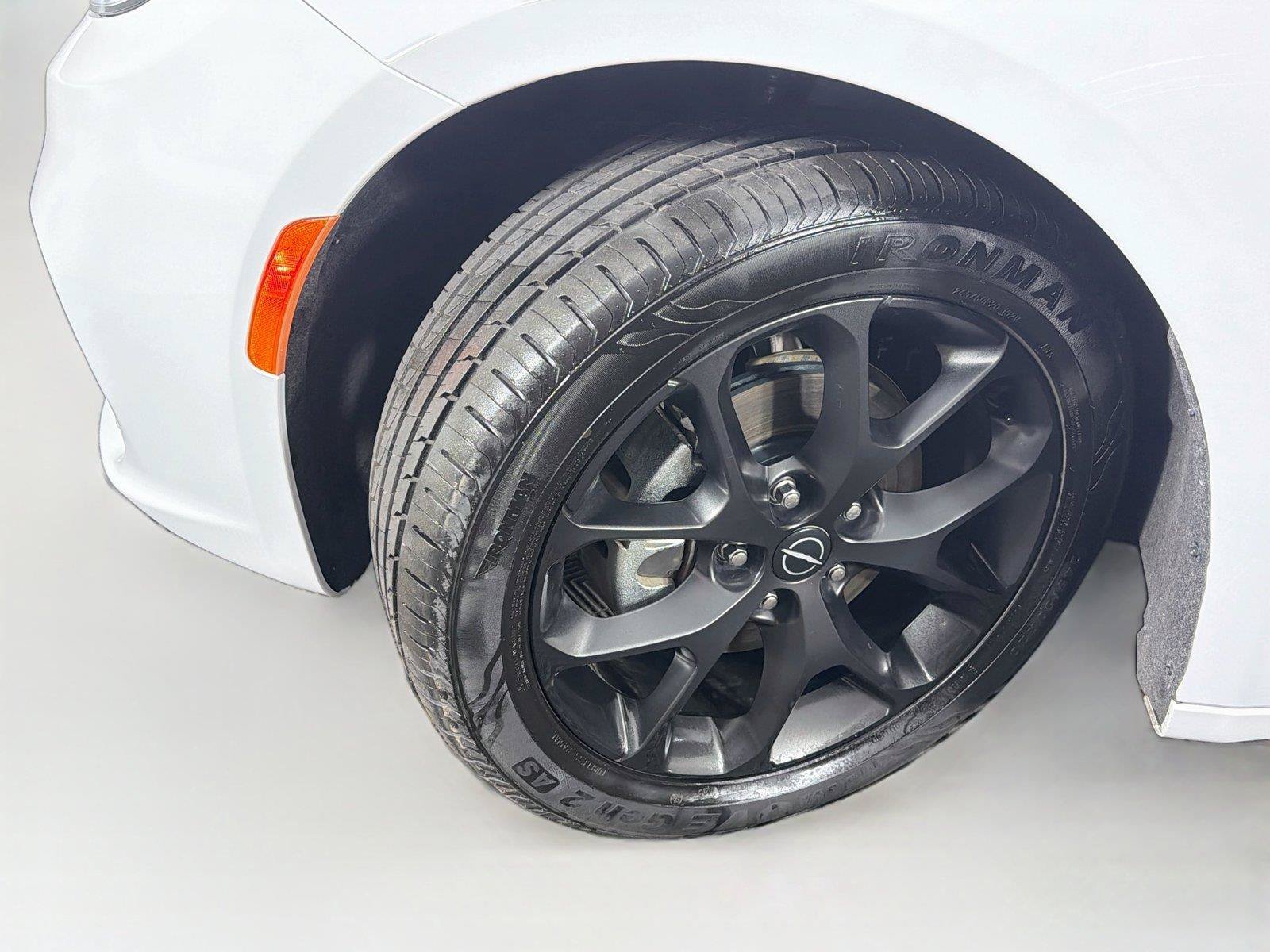 Used 2025 Chrysler Pacifica Limited FWD image 38