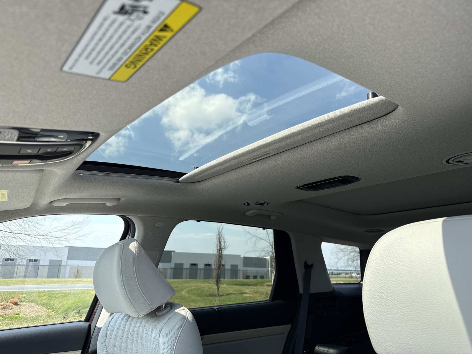 Used 2024 Hyundai Palisade Limited image 3