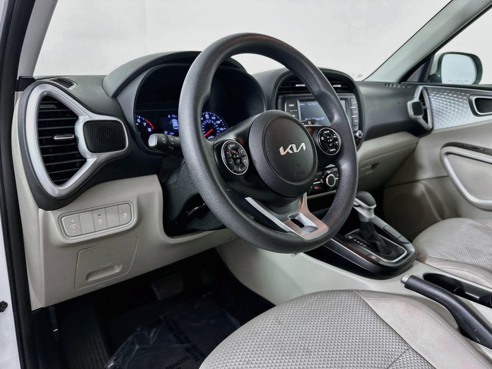 Used 2022 Kia Soul LX FWD image 9