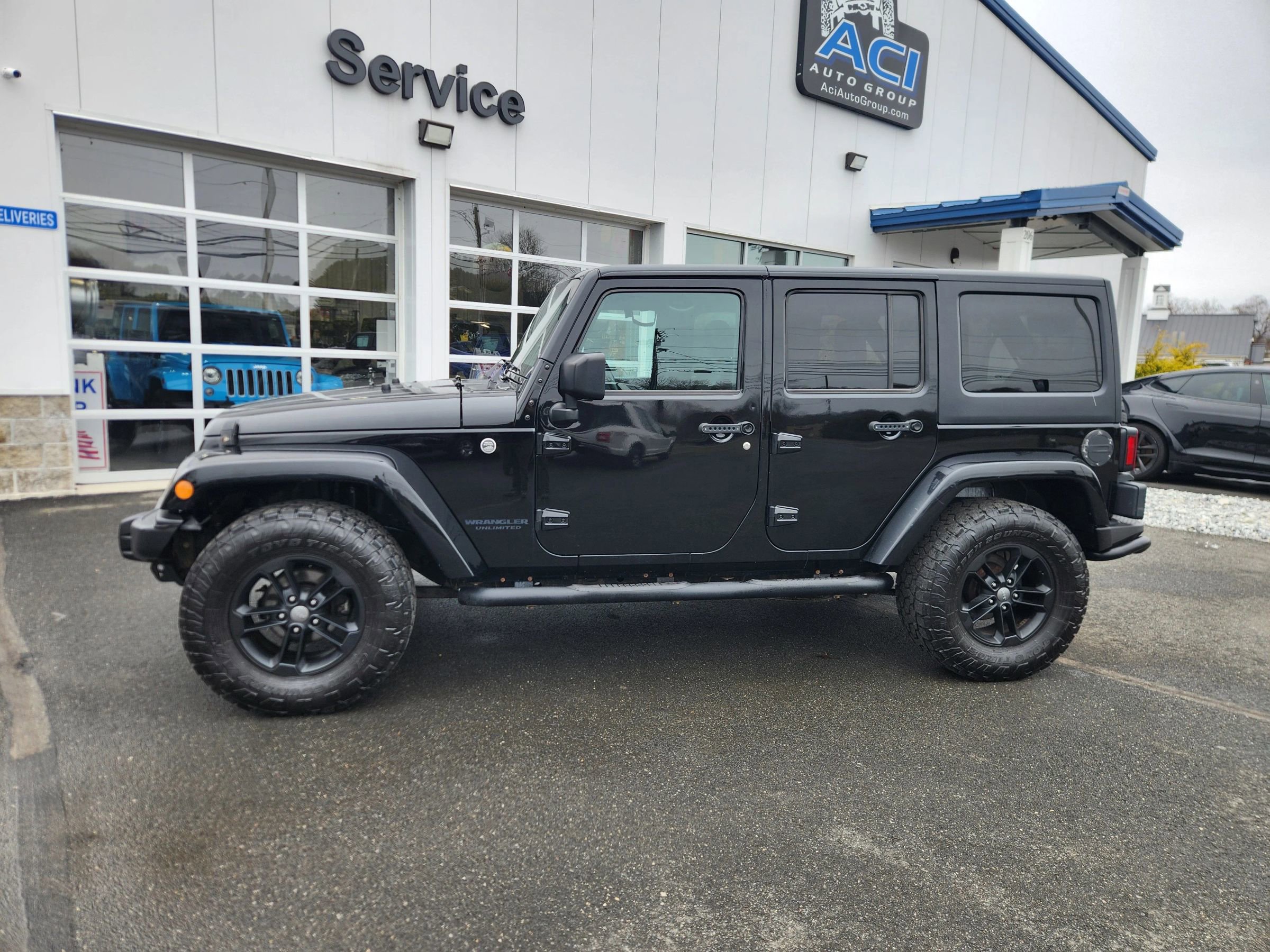 Used 2017 Jeep Wrangler Unlimited Sahara AWD/4WD image 8