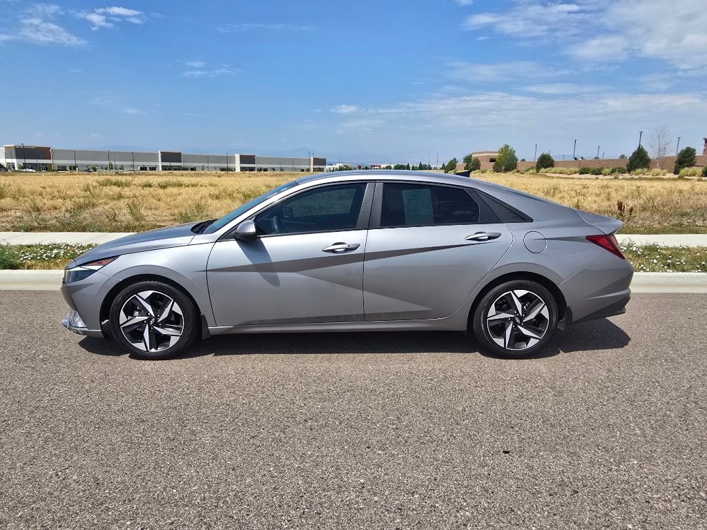 Used 2023 Hyundai Elantra SEL w/ Convenience Package FWD image 2