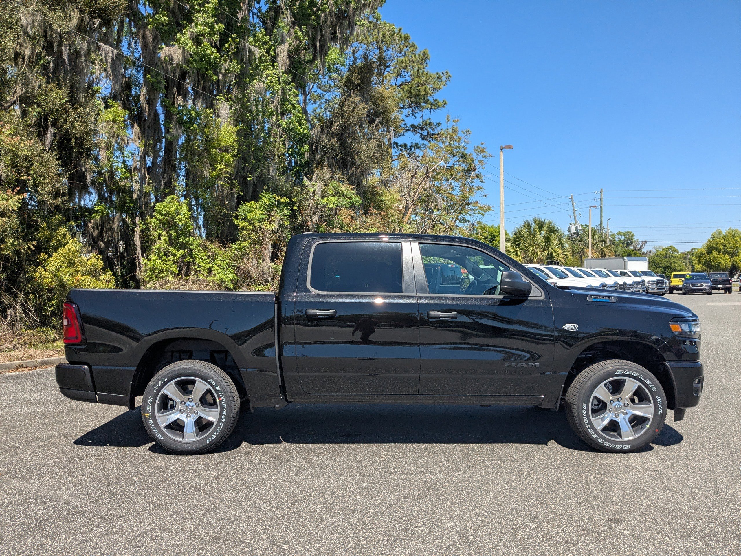 New 2026 RAM 1500 Express image 2