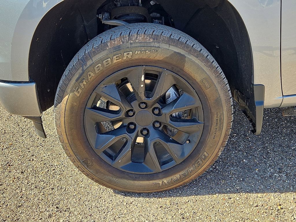 Used 2025 Chevrolet Silverado 1500 Custom image 10