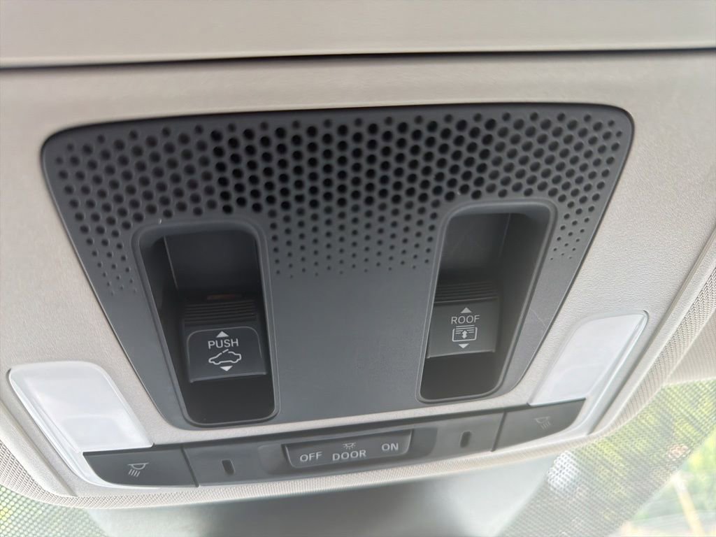 Used 2024 Honda Pilot Elite image 23