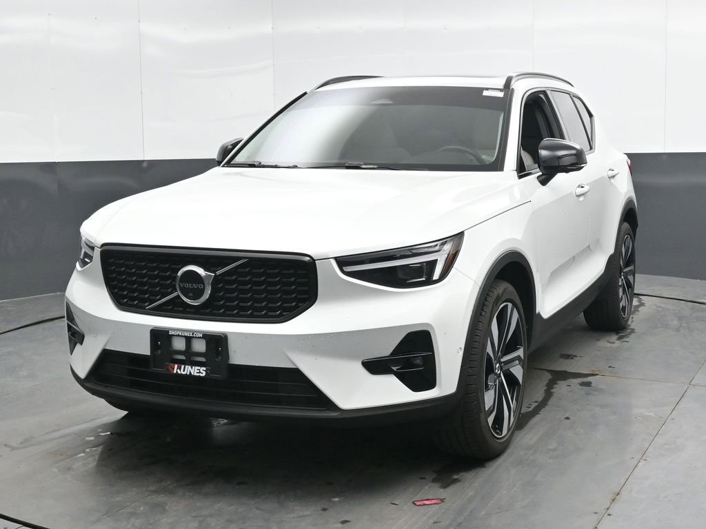 Used 2023 Volvo XC40 B5 Ultimate w/ Protection Package Premier AWD/4WD image 8