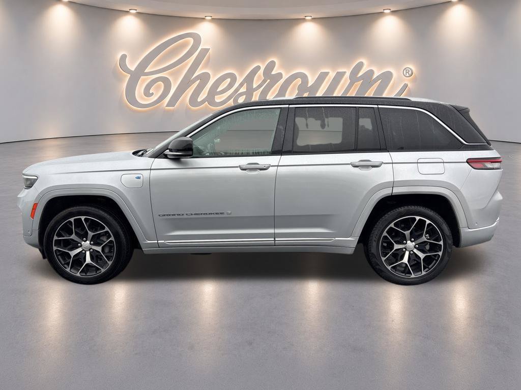 Used 2022 Jeep Grand Cherokee Summit AWD/4WD image 2