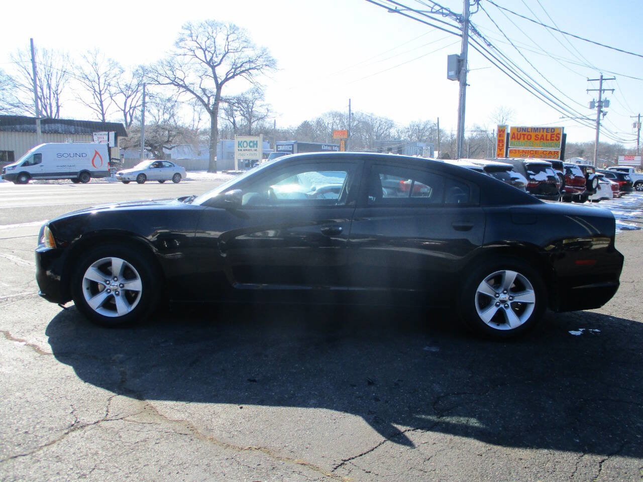 Used 2013 Dodge Charger SE image 4