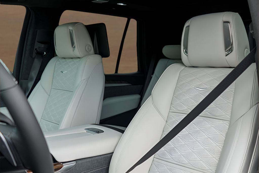 New 2026 Cadillac Escalade Platinum Sport w/ LPO, ONYX Package AWD/4WD image 11