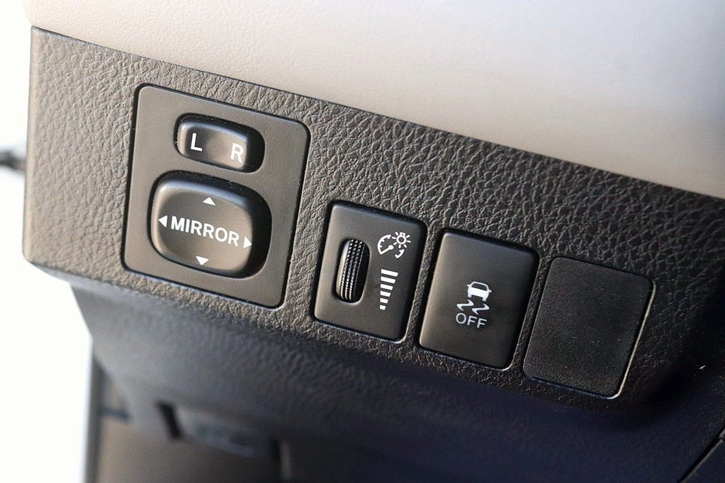 Used 2015 Toyota RAV4 Limited image 27