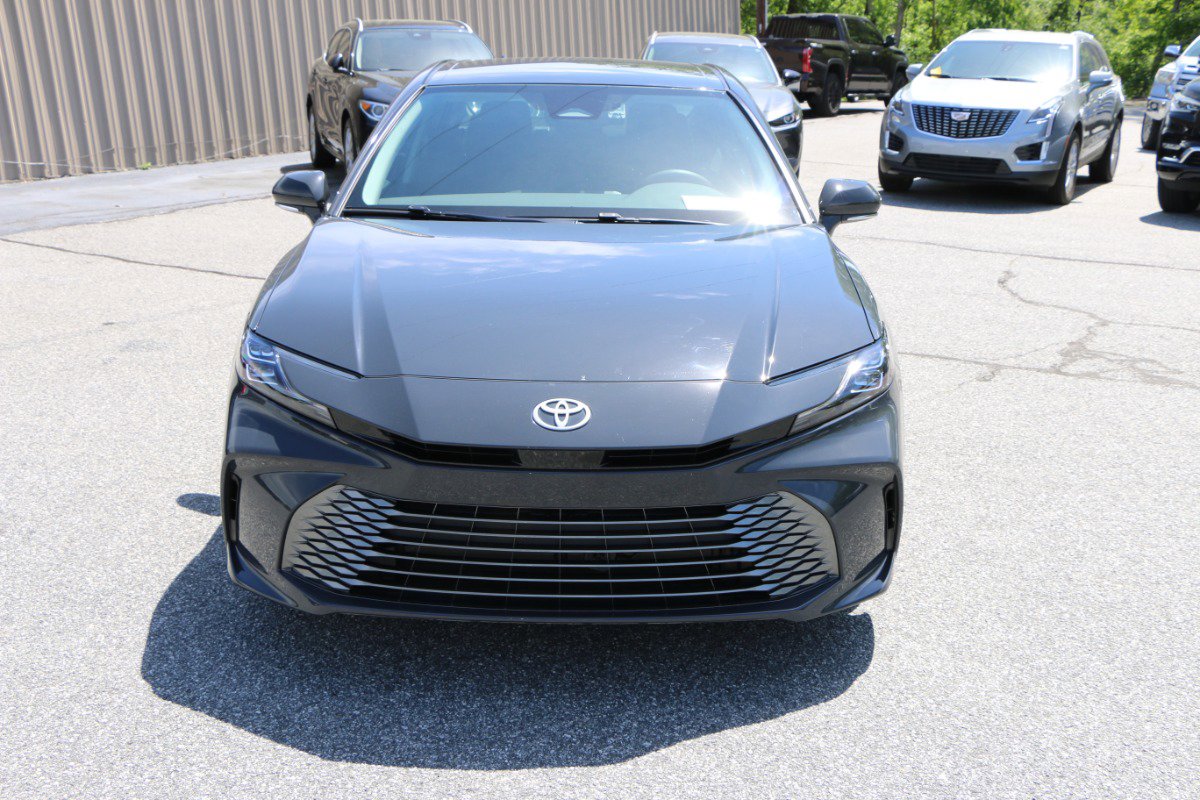 Used 2025 Toyota Camry XLE FWD image 11