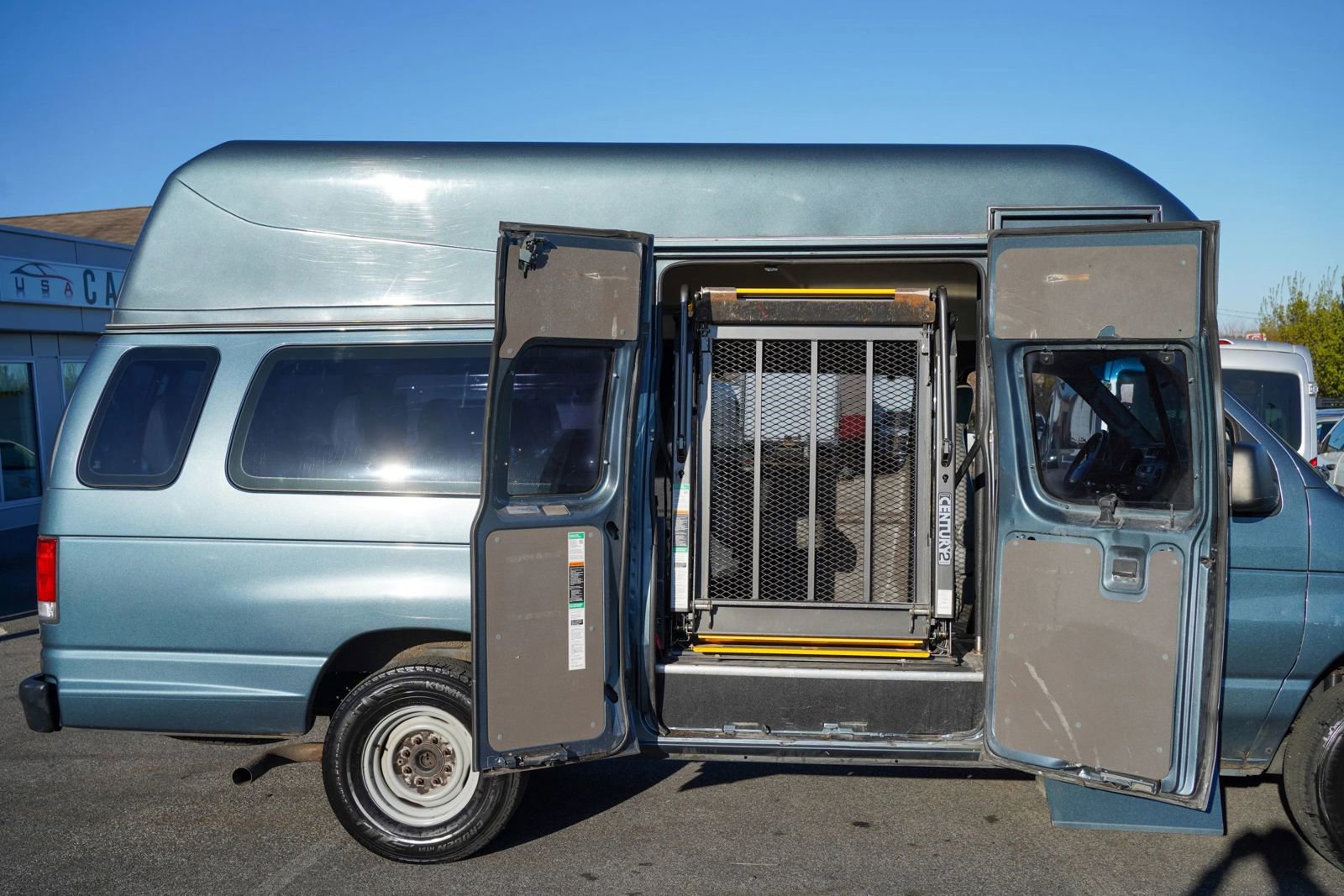 Used 2014 Ford E-350 and Econoline 350 Extended Super Duty w/ Power Group RWD image 18