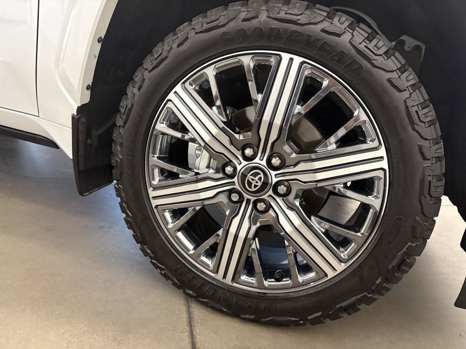 Used 2025 Toyota Sequoia Capstone AWD/4WD image 43
