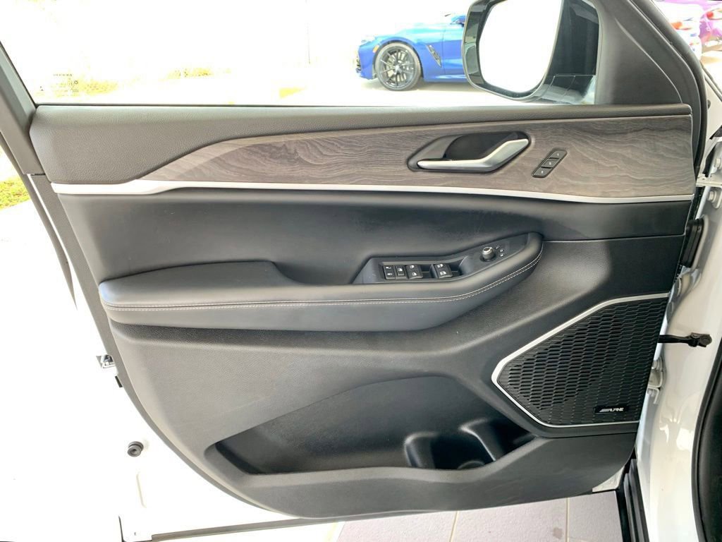 Used 2022 Jeep Grand Cherokee L Limited AWD/4WD image 12