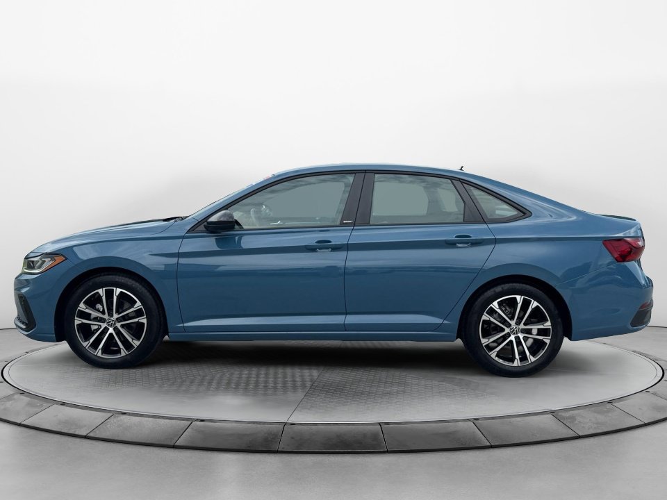 Used 2026 Volkswagen Jetta Sport FWD image 4