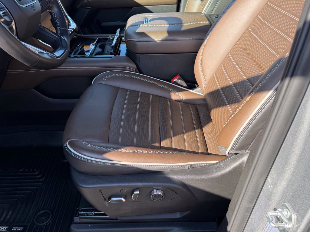 Used 2025 GMC Yukon XL Denali Ultimate AWD/4WD image 26