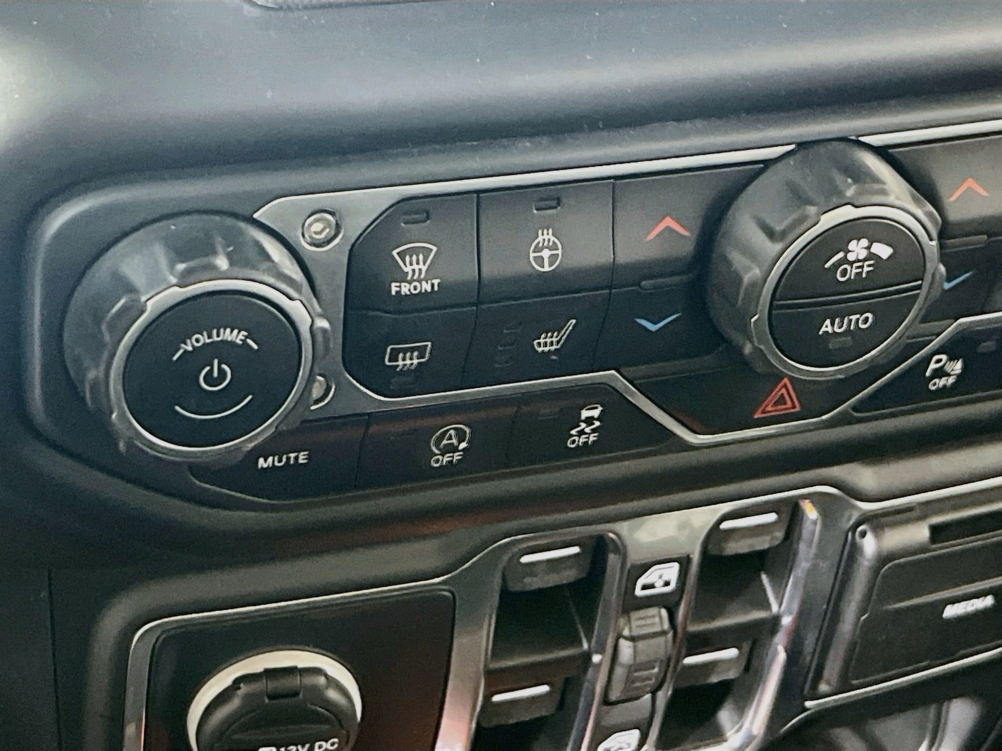 Used 2020 Jeep Wrangler Unlimited Sahara AWD/4WD image 20