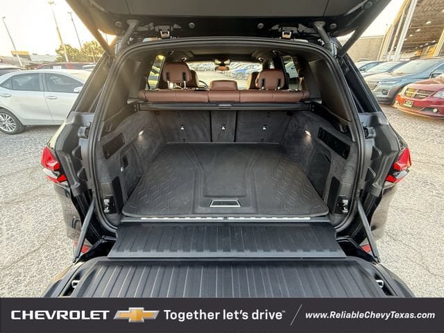 Used 2024 BMW X5 xDrive50e w/ Parking Assistance Package AWD/4WD image 31