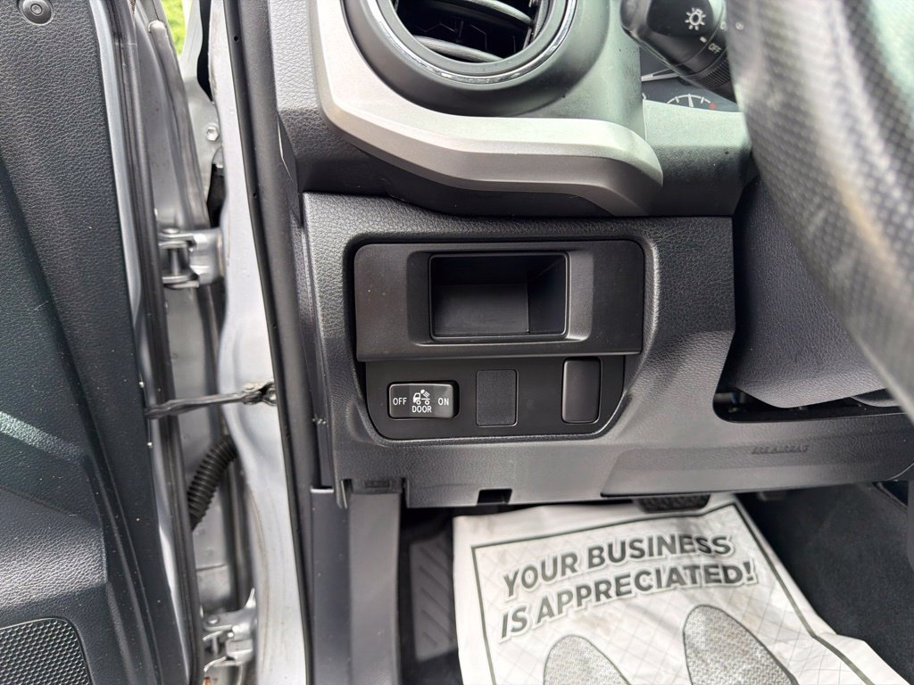 Used 2017 Toyota Tacoma SR5 w/ Tow Package AWD/4WD image 15