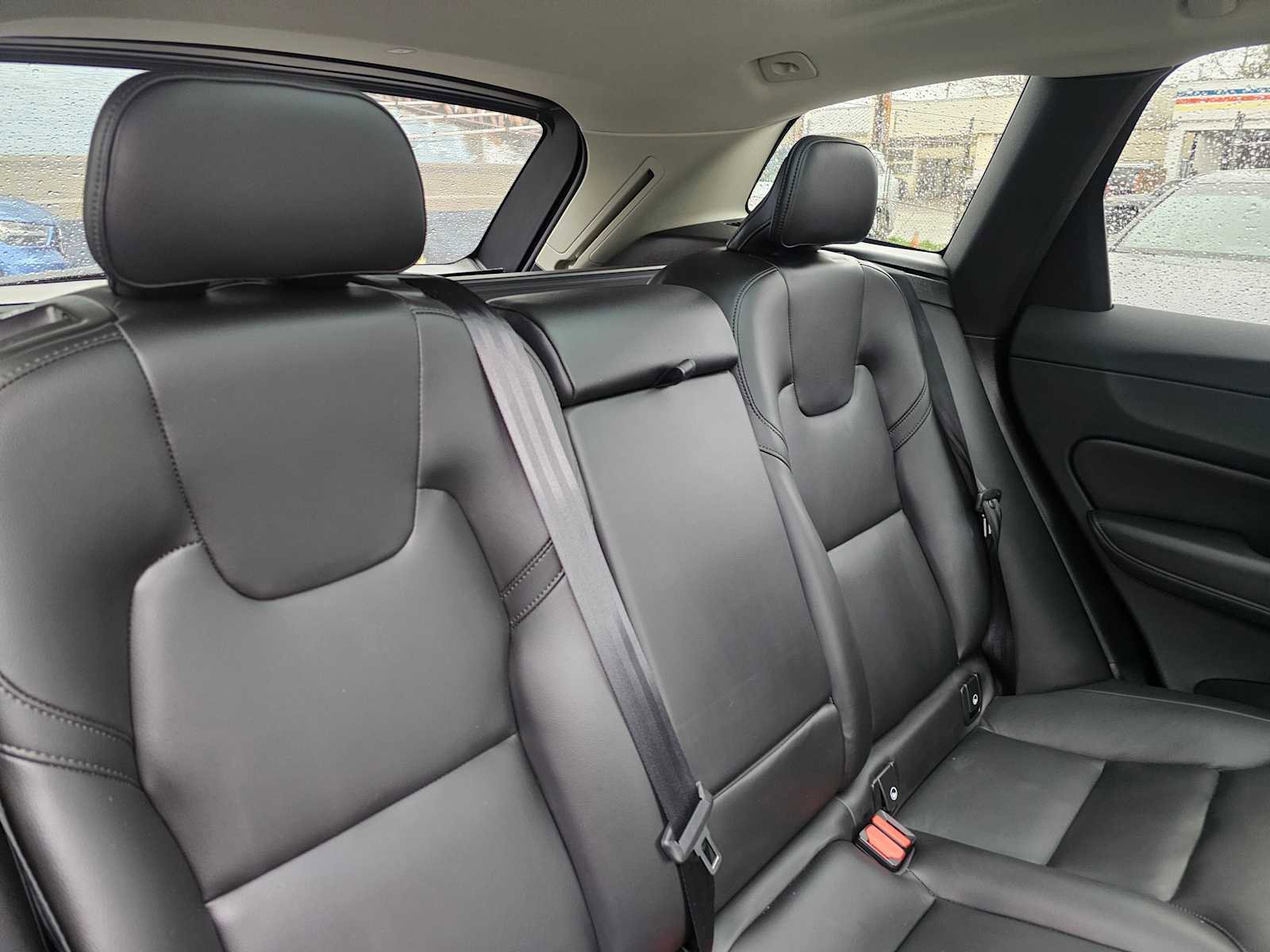 Certified 2025 Volvo XC60 B5 Core w/ Protection Package Premier image 15