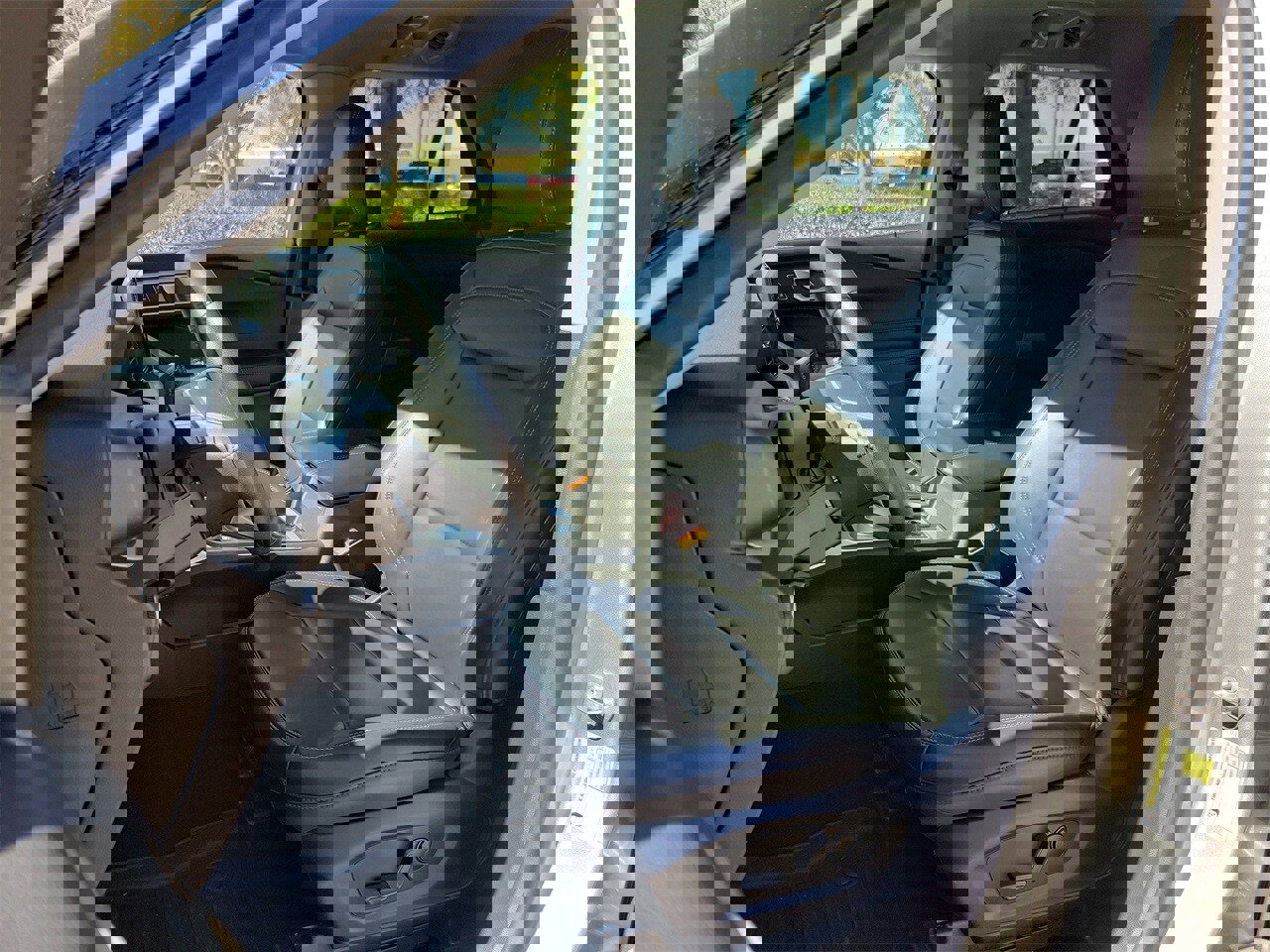 Used 2023 Ford Explorer XLT w/ Equipment Group 202A image 18