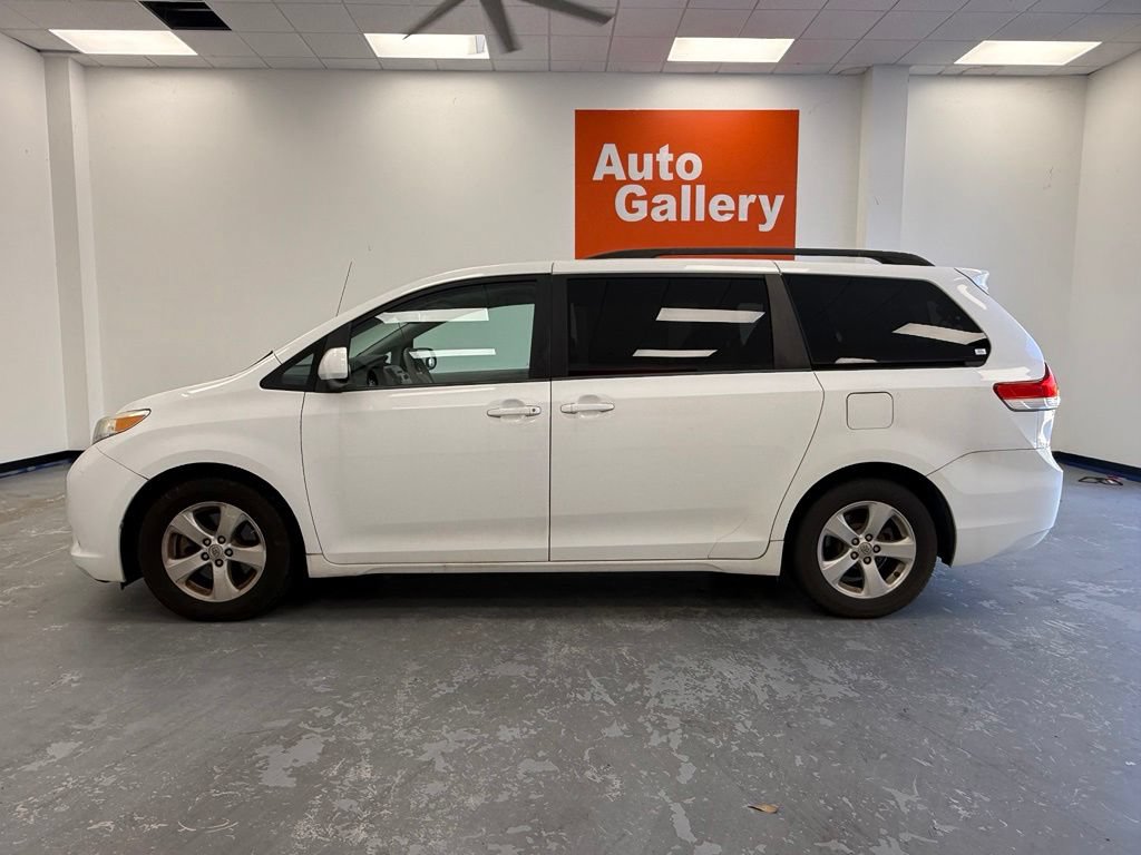 Used 2014 Toyota Sienna LE FWD image 4
