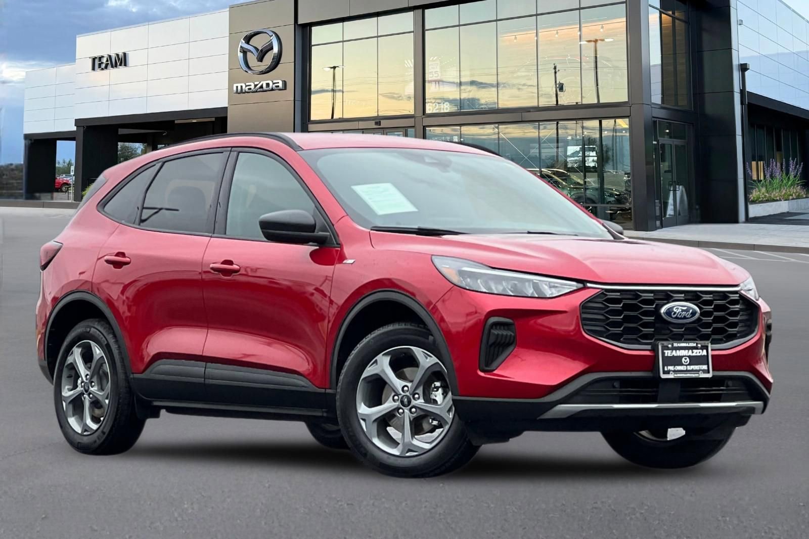 Used 2025 Ford Escape ST-Line image 2