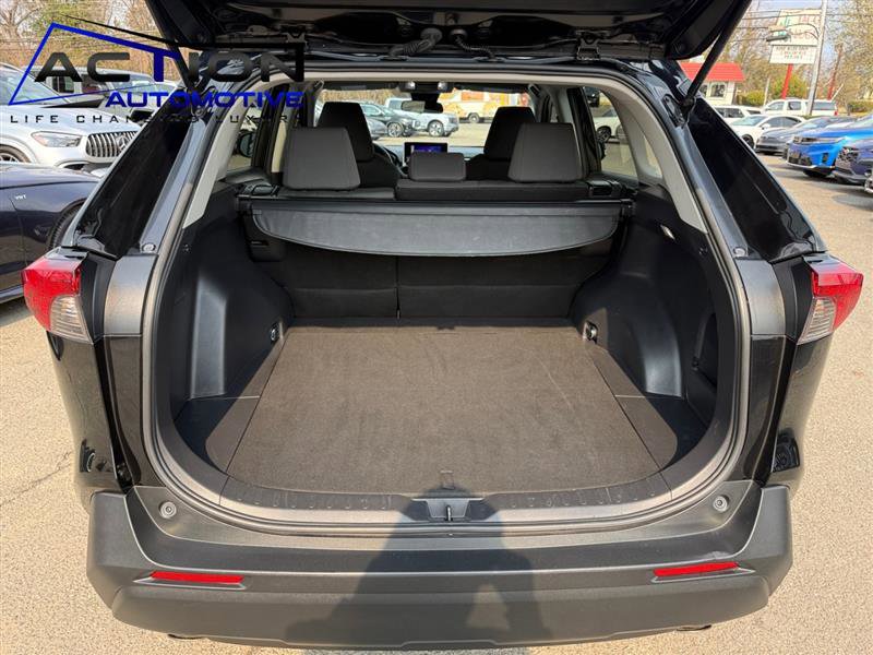 Used 2023 Toyota RAV4 XLE image 18