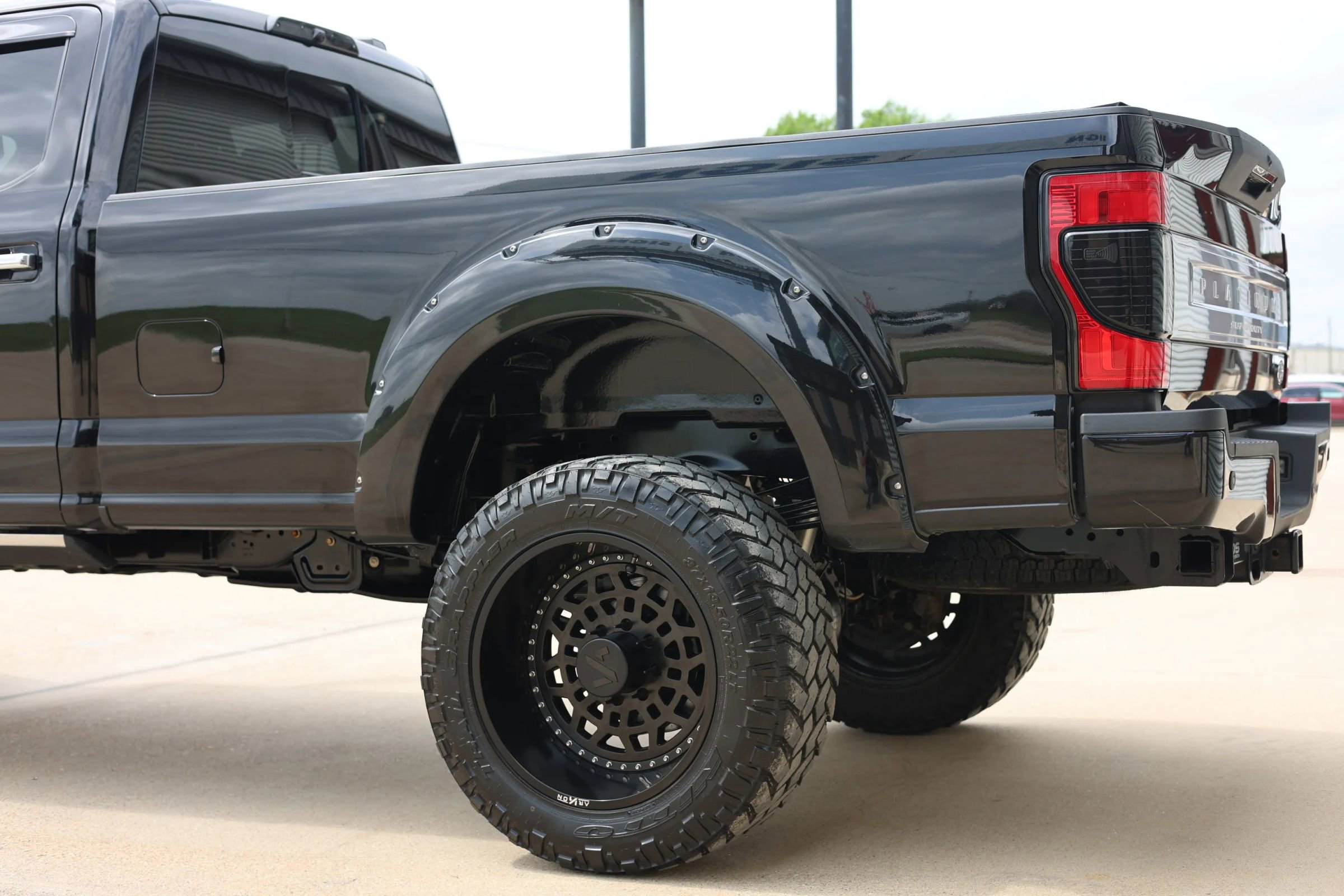 Used 2021 Ford F350 Platinum w/ FX4 Off-Road Package image 7