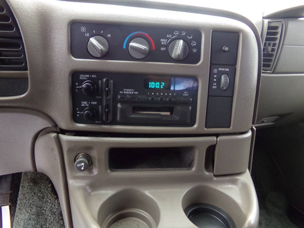 Used 1998 Chevrolet Astro w/ Convenience Group RWD image 14