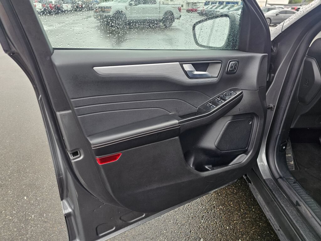 Certified 2025 Ford Escape Platinum AWD/4WD image 16