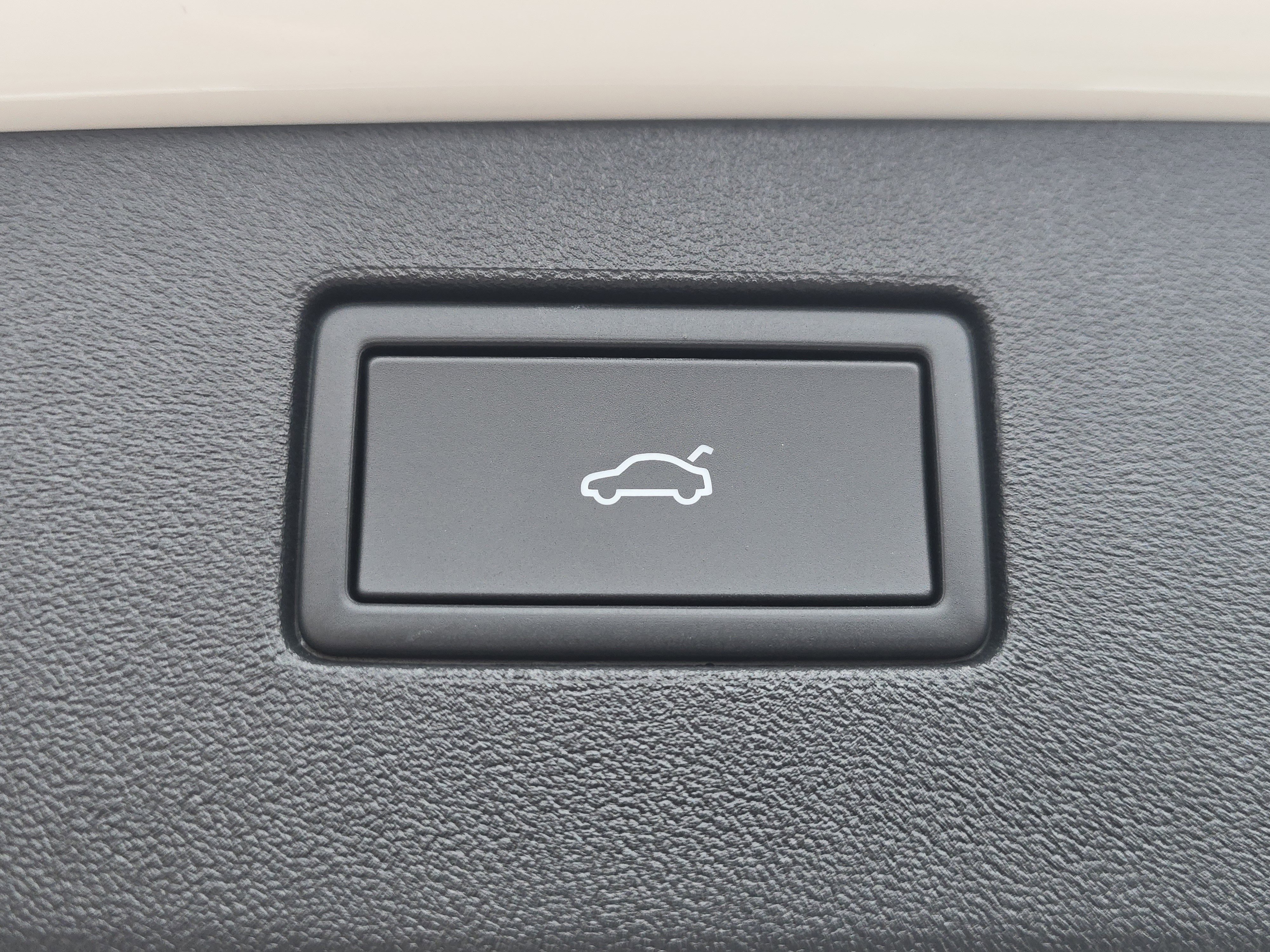 New 2026 Volkswagen Tiguan SEL R-Line image 17