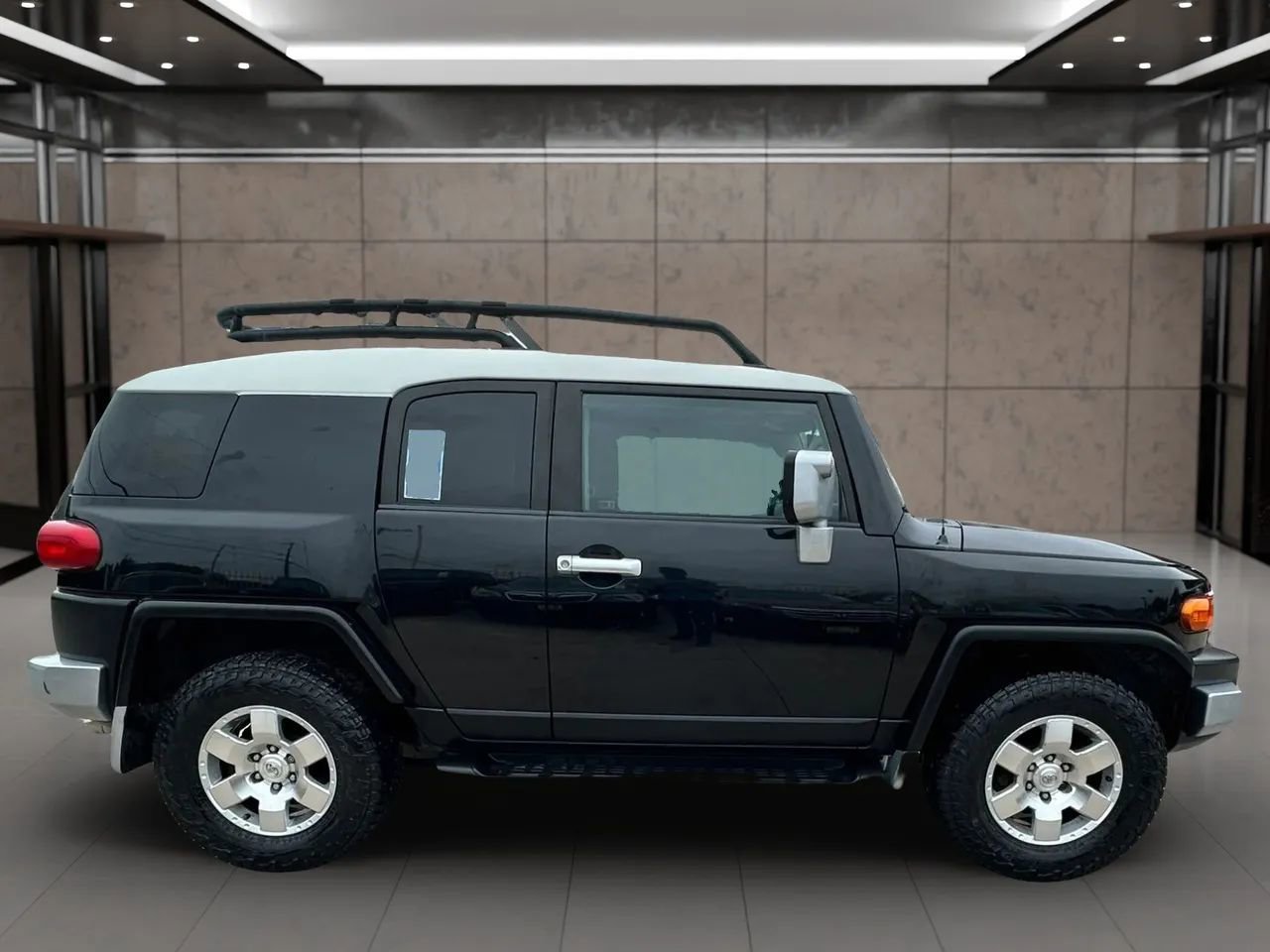 Used 2007 Toyota FJ Cruiser 2WD image 2