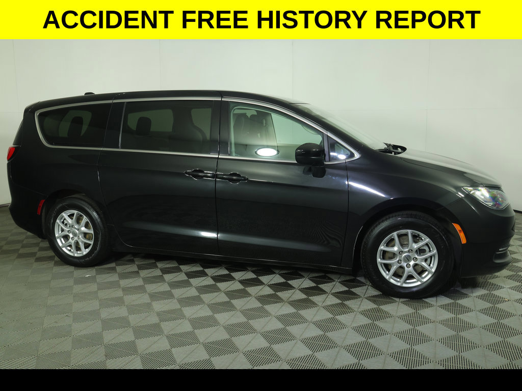 Used 2023 Chrysler Voyager LX FWD image 2
