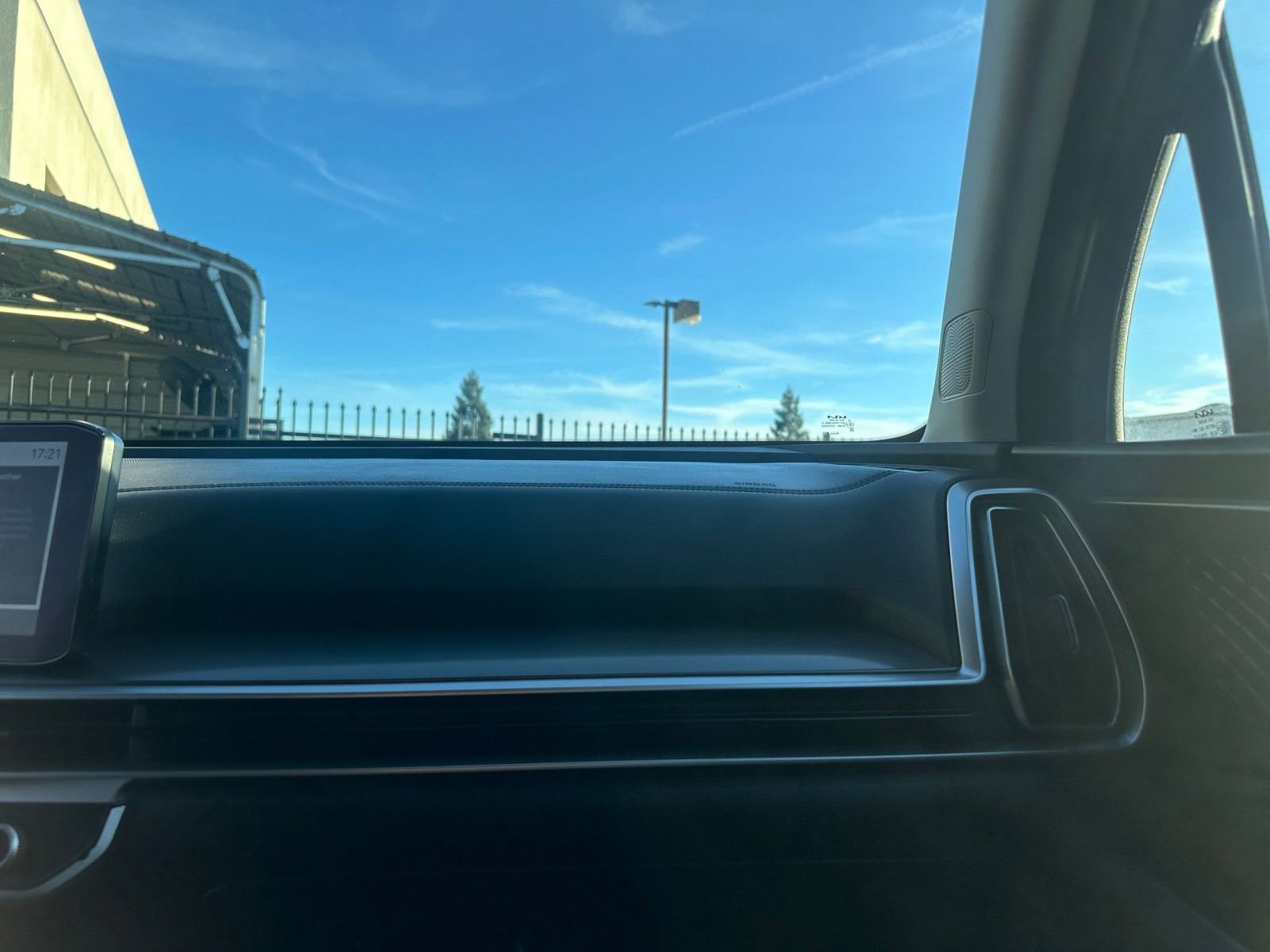 Used 2024 Kia Sorento S image 36