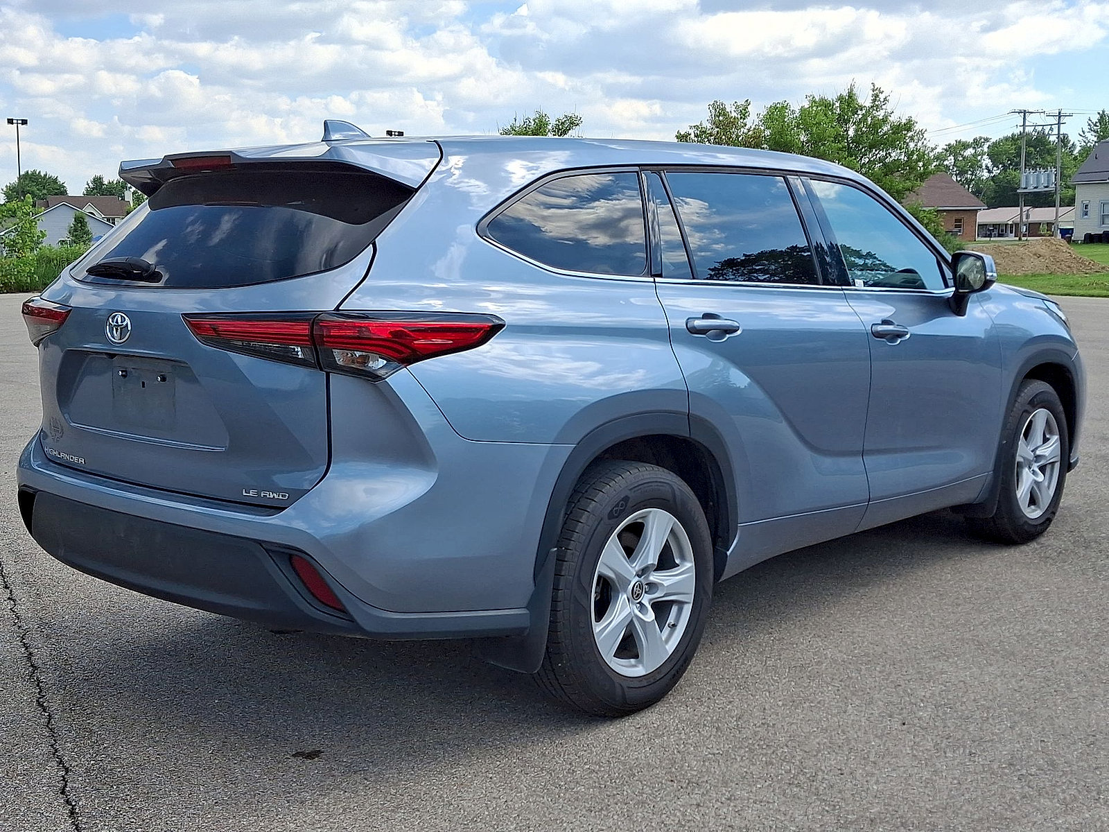 Used 2021 Toyota Highlander LE AWD/4WD image 24