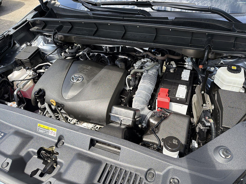 Used 2022 Toyota Highlander XLE FWD image 30