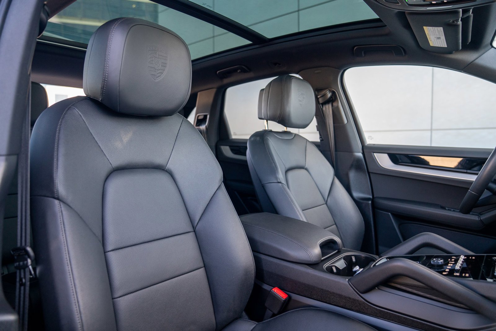 Used 2025 Porsche Cayenne image 27